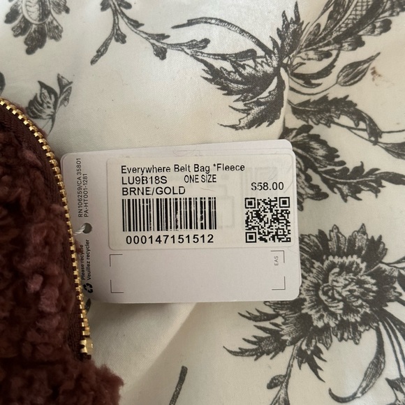 Lululemon Everywhere Belt Bag Brown Sherpa NWT - Picture 2 of 9